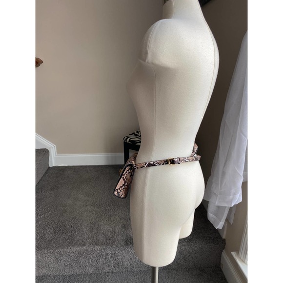 Small snake print bag--can be worn crossbody or as waist bag - Picture 4 of 4